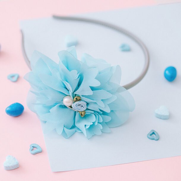 mėlynas lankelis su gėle