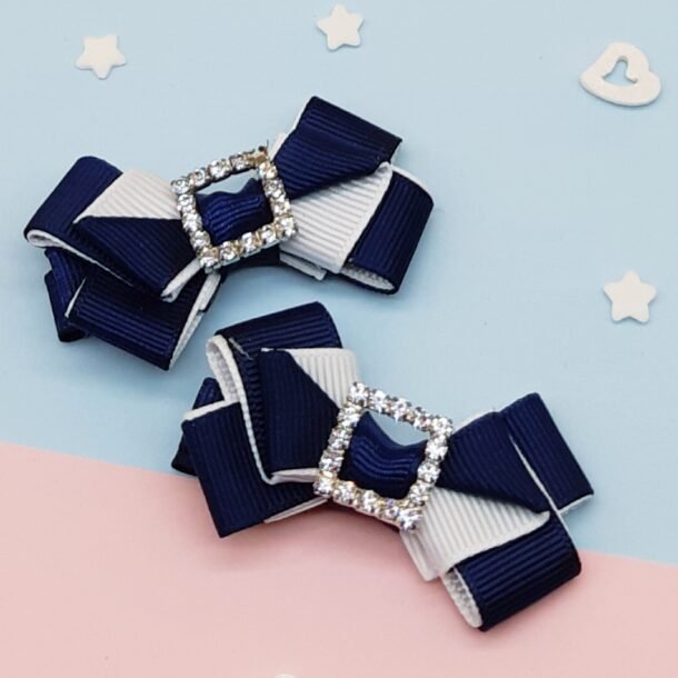 Tamsiai mėlyni segtukai su papuošimais