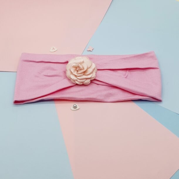 Plati rozine juostele su gėlyte