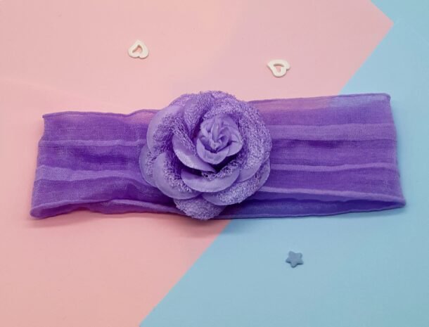 Violetinė galvos juostelė su rožyte