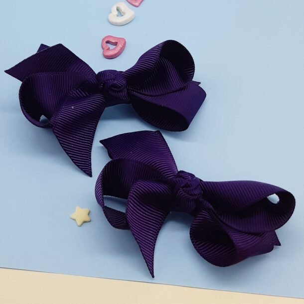 tamsiai violetines spalvos kaspinukai